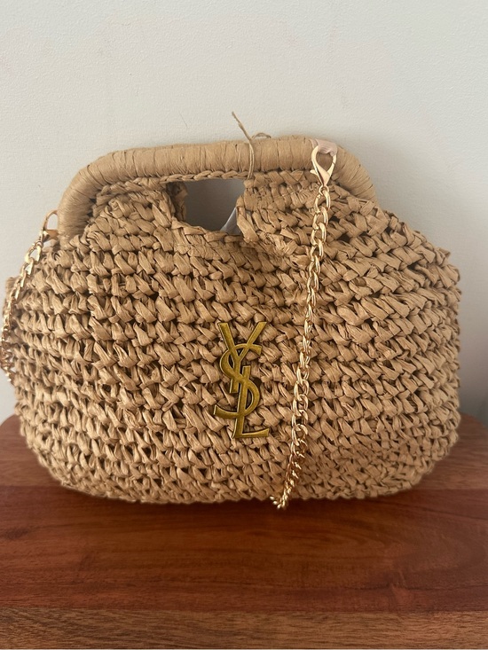 Unbranded Handbags - New Designer Inspired Tan Woven Raffia Shoulder Bag with Gold Emblem